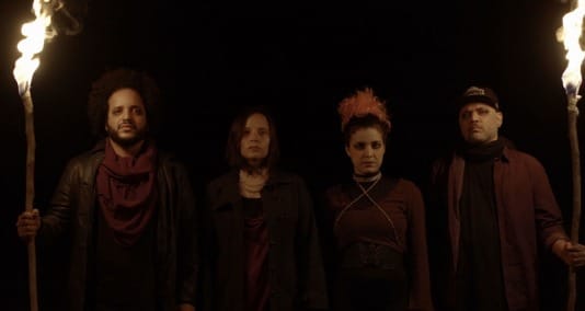 Canto Cego transforma a repressão da sexualidade feminina no intenso clipe “Fogo”