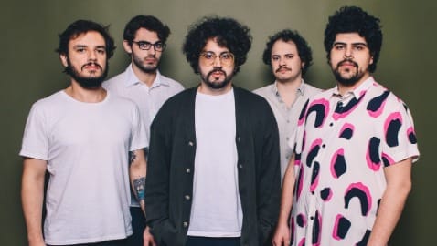 A Olívia ressalta a diversidade natural e social do país em ‘Entre na Água’