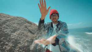 Felipe S lança Jacaré, com percussões africanas e harmonias vocais