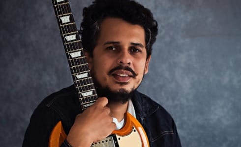 Rodrigo San lança ‘Amigo’, um canto de valorização dos laços humanos