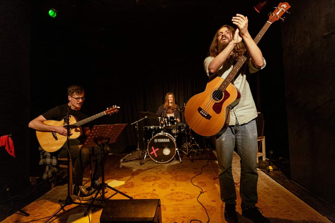 A Banda Etxegina anuncia novo single e turnê pela Espanha!