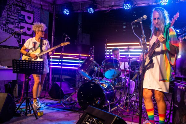 Clandestinas: Punk Rock Feminino de Jundiaí na Coletânea “Mulheres em Movimento”