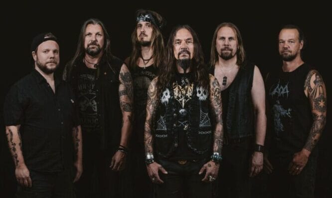 Finlandeses da banda Amorphis retornam a Porto Alegre nesta sexta-feira (26)