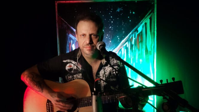 Com equipamentos construídos através de reciclagem e seguindo o lema “do it yourself”, Gabriel Boizinho lança seu álbum solo de estreia NÃO PISE NOS SONHOS