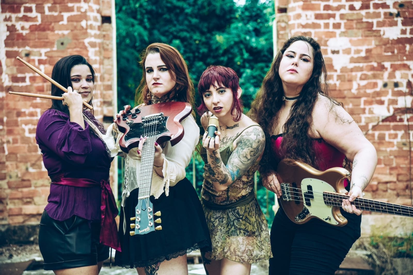 Com referência a Baudelaire e ao amor sáfico, Venuz lança novo single