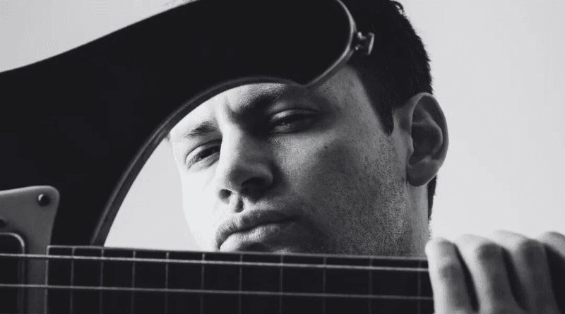 Adri lança releitura para clássico revolucionário italiano “Bella Ciao”