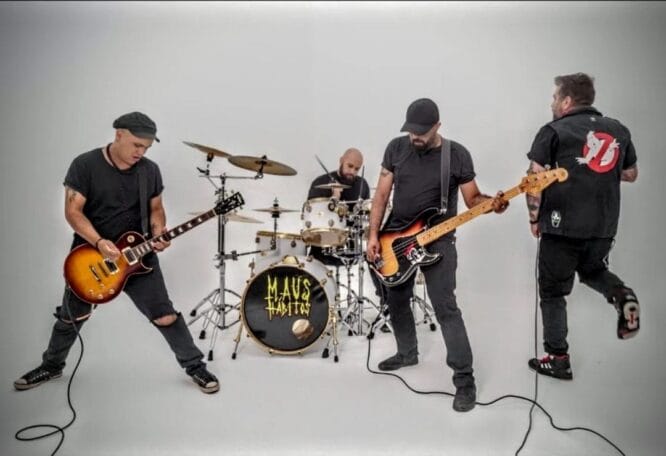 Maus Hábitos lança single sobre pressão no ambiente de trabalho