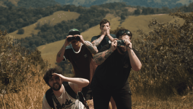 Rolimã sobe o Morro Pelado, no interior de São Paulo, no videoclipe de Micuim