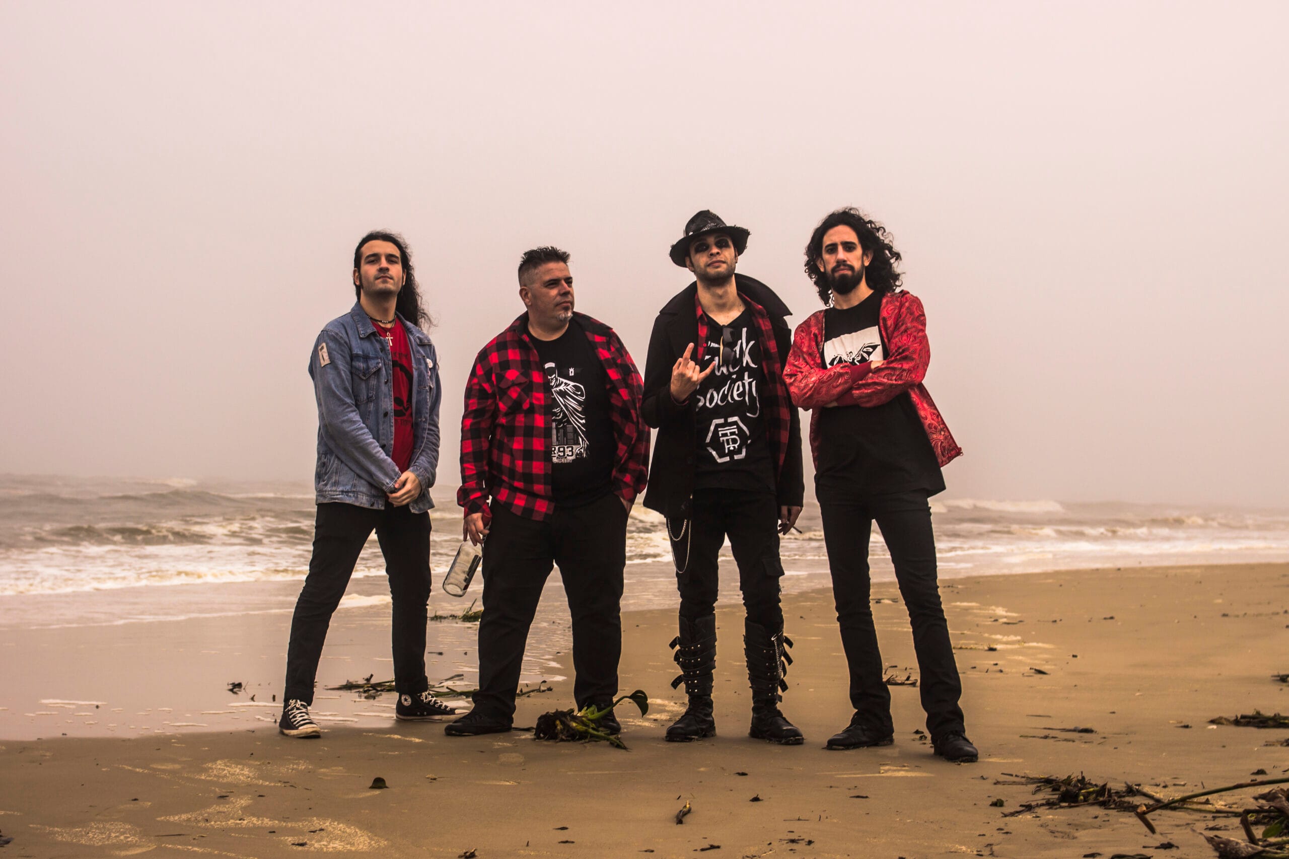 Piratas Siderais e o Retorno às Raízes do Caos com “Metamorfose”