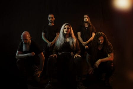 E se Lúcifer se apaixonasse e tivesse um filho? Finita apresenta nova perspectiva da história de Lúcifer em single e videoclipe para “Quicksand”