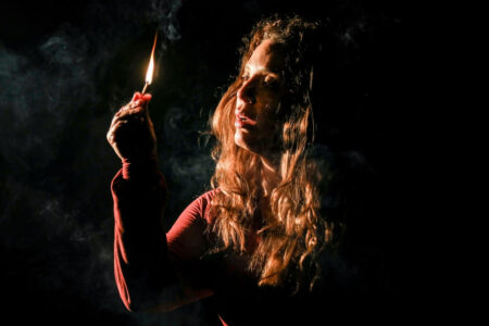 Helga Nemetik reflete sobre o silêncio de mulheres em situações de abuso