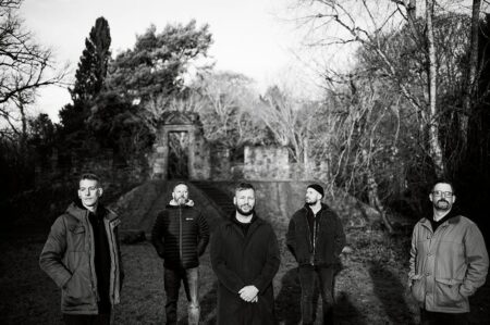 Dvne anuncia turnê europeia em maio!