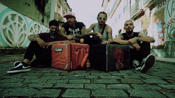 Novo videoclipe da Basttardz aborda desigualdade e direitos dos entregadores
