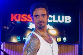 Kiss Club comemora sucesso de audiência e recebe emocionante tributo a Chris Cornell