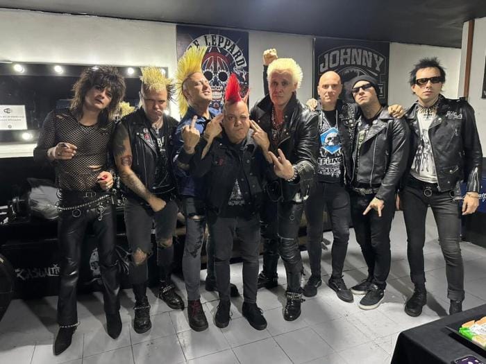 Prestes a lançar novo álbum, Supla divide palco com The Casualties pela América do Sul