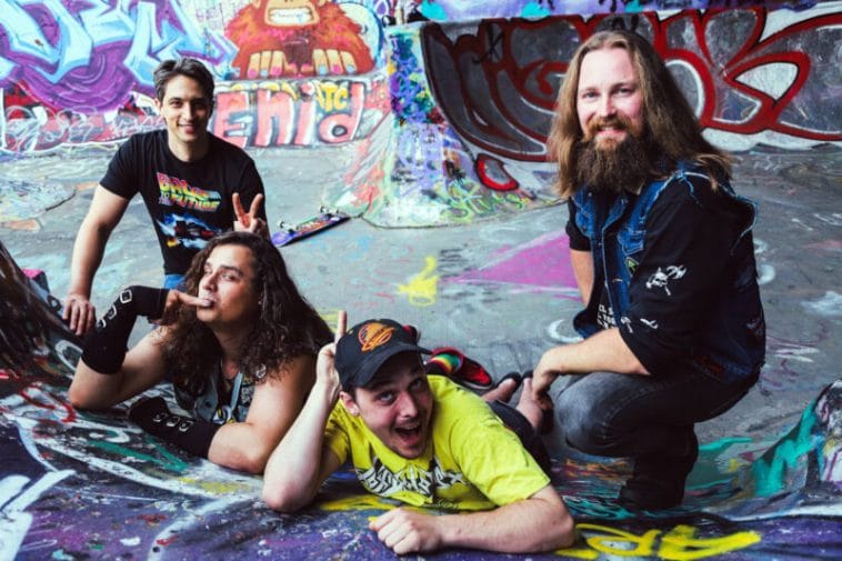 Crüzer Lança “Look to the Skies”: Thrash Cósmico e Invasão Alienígena em Novo Clipe