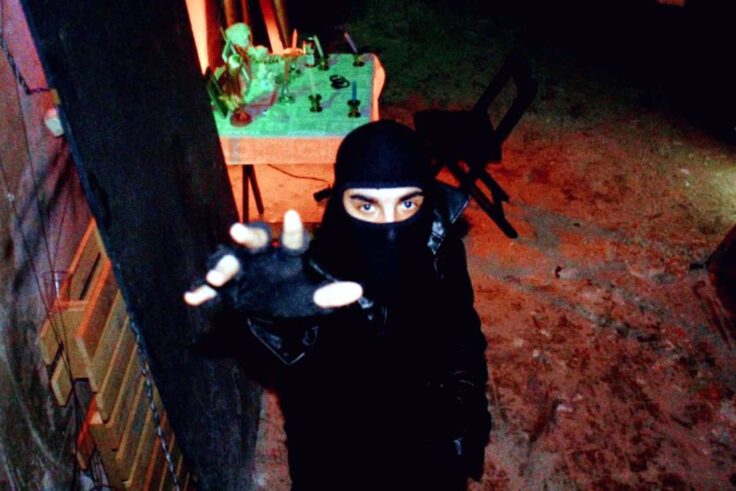 Odd Eliott lança single e videoclipe de “Scare You” e mergulha no sombrio com visceralidade e estética industrial