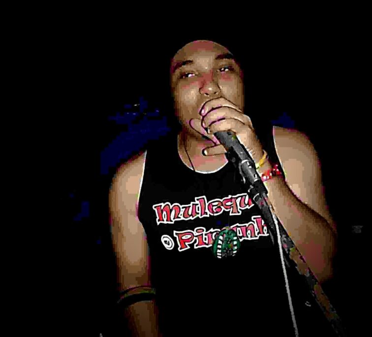 “Bonde do Baque Torto”: O Novo Álbum do Miçanga! Chega Questionando a Mesmice e a Baboseira Introspectiva