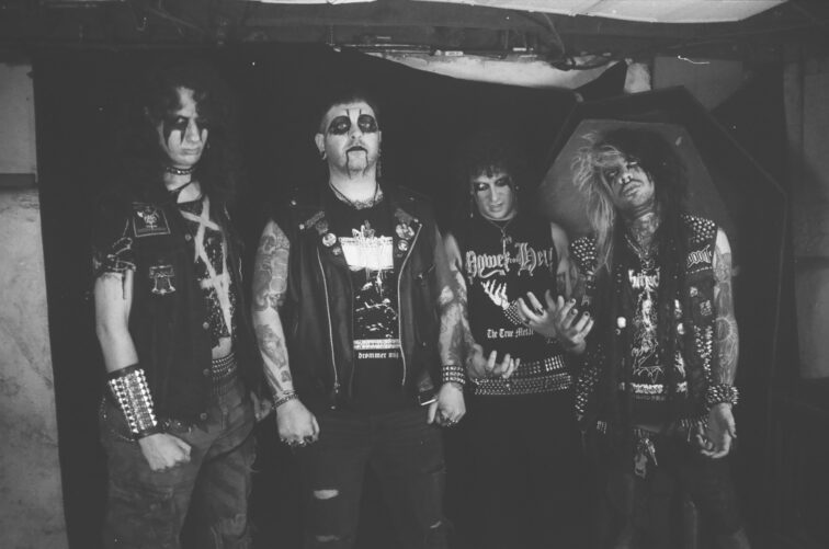 O quarteto Blackened Metalpunk, BASTARD CRÖSS, anuncia o novo álbum Crossripper, e o vídeo “Crossripper” já está disponível.