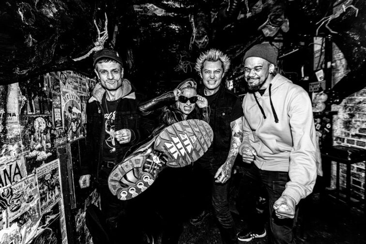 Fantazmaz traz seu punk ácido e rápido ao Brasil em outubro