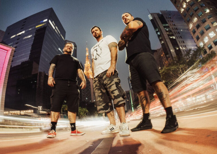 Reexista, banda formada por músicos veteranos do rock underground, estreia com álbum homônimo