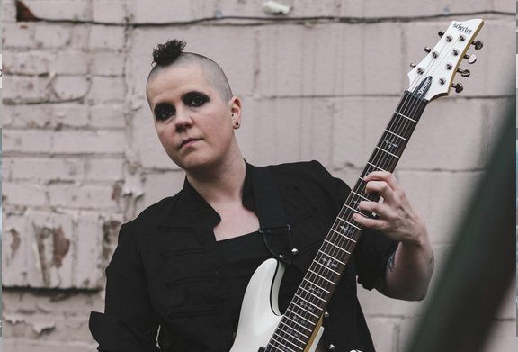 SARAH HALTER lança novo single intenso “agitation” – já disponível!