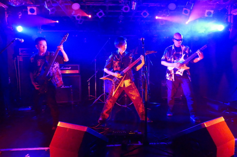 Banda DEATHROLL tocando ao vivo