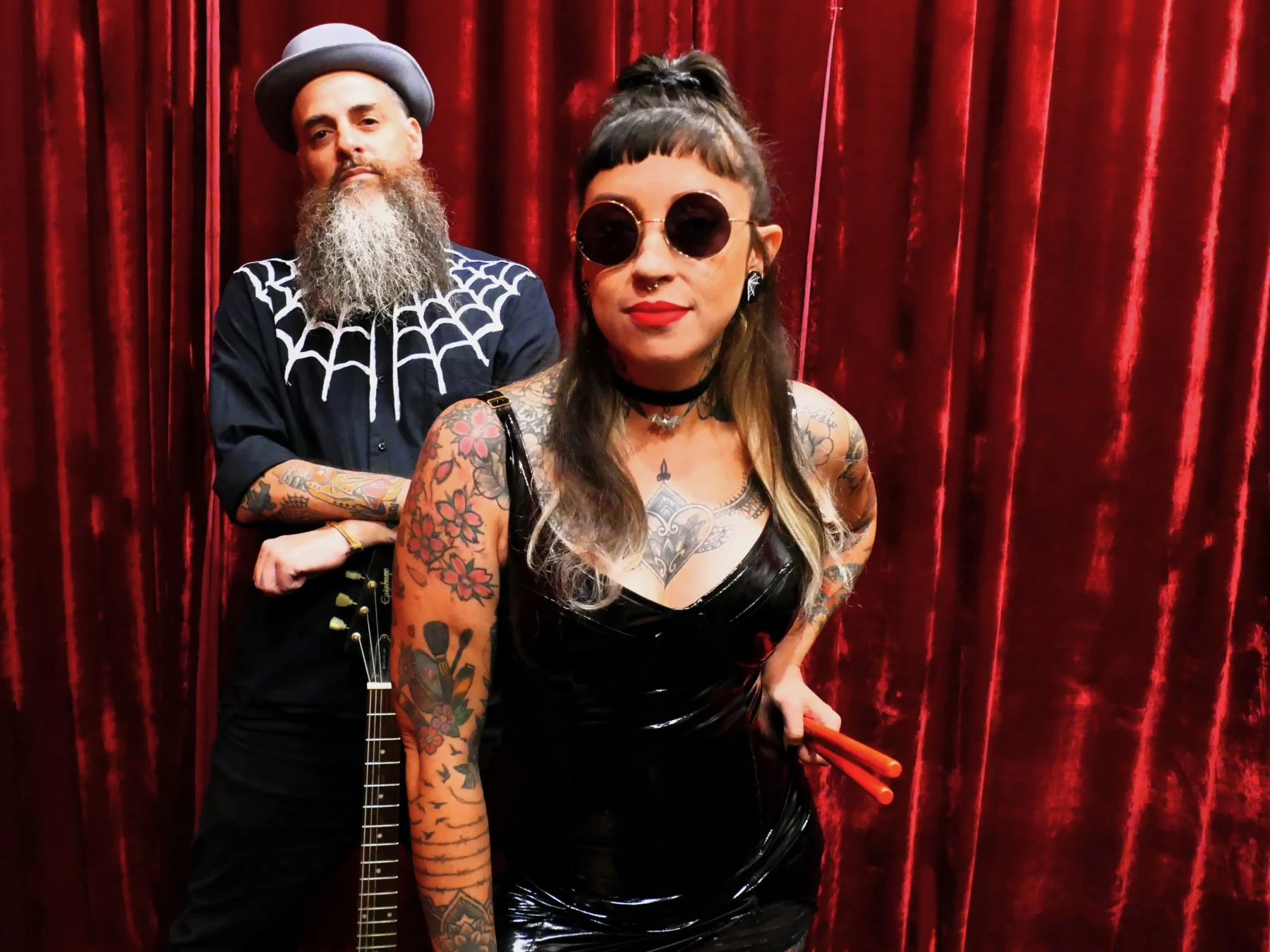 Duo Morcegula anuncia turnê europeia em 2026 com 11 shows por Alemanha, França, Bélgica e Holanda.