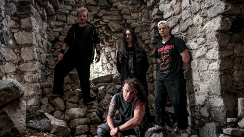 ZARRAZA: Banda do Cazaquistão une metal e instrumento tradicional em tributo ao Sepultura