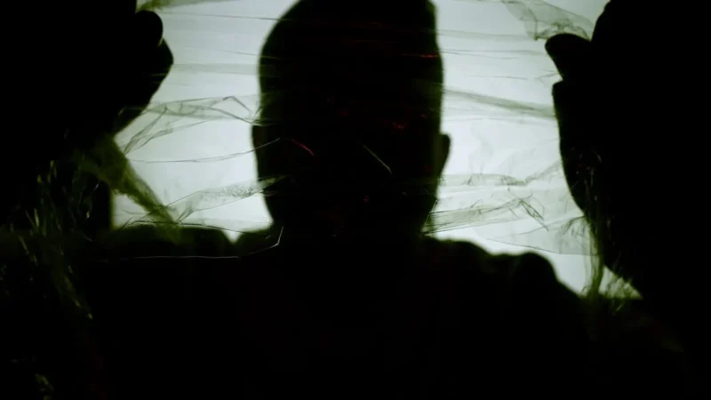 A banda finlandesa de noise rock/rock alternativo MELU247 lançou seu cover de “Breathe”, do The Prodigy.