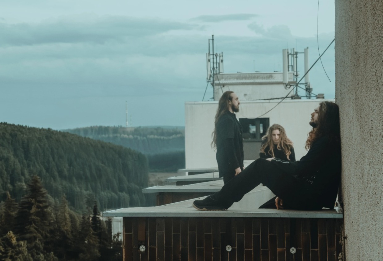 [Fora do Radar ]De volta com “Desperate For A Drop”, os eslovacos da Wolnera consolidam transição para o Metal Moderno